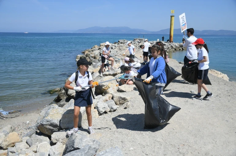 Geleceğin çevre gönüllüleri Kuşadası Belediyesi’nin etkinliğinde buluştu 