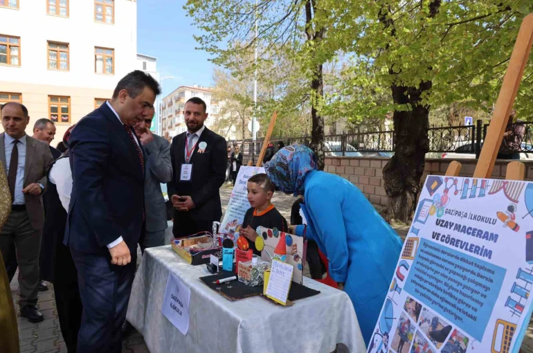 Geleceğin mühendislerinin projeleri görücüye çıktı 