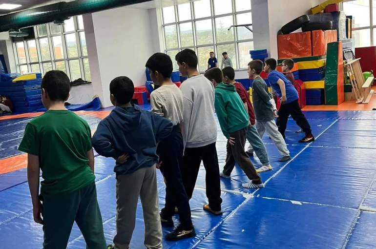 Geleceğin pehlivanları güreş kursuyla yetişiyor 