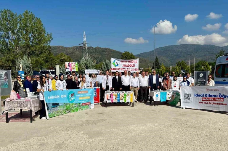 Geleceğin sağlıkçıları da yürüyüşe katıldı