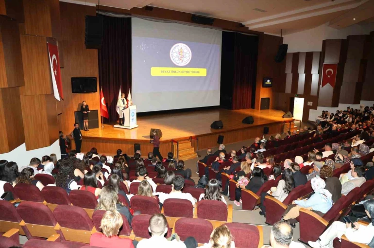Geleceğin veteriner hekimleri beyaz önlüklerini giydi 