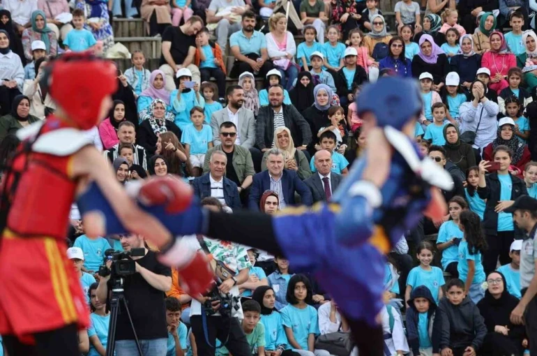 Geleceğin yıldız kungfucuları şampiyon ikiz kardeşler göz dolduruyor 