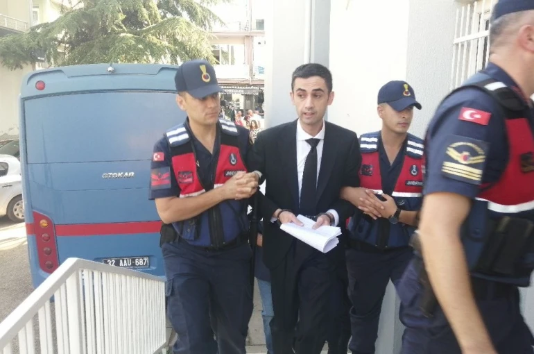 Gelendost Belediyesi zimmet ve rüşvet davasının ilk duruşmasında tahliye kararı çıkmadı