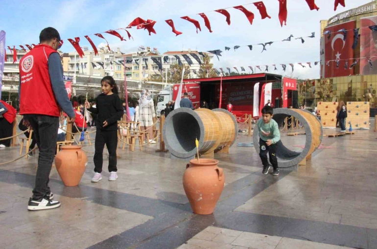 Geleneksel Oyun Tırı Aydınlılarla buluştu 