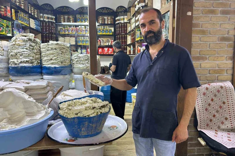 Geleneksel Van lezzeti: Kışlık küp otlu peyniri tezgâhlardaki yerini almaya başladı 