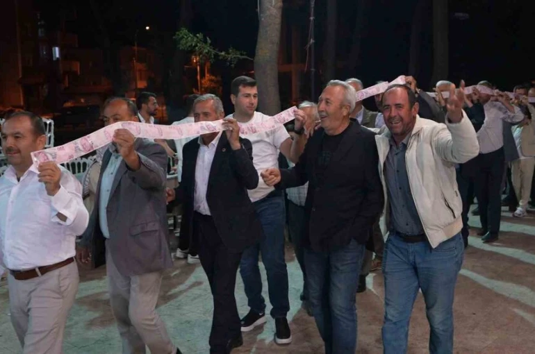 Gelin ve damada 15 metrelik para kurdelesi