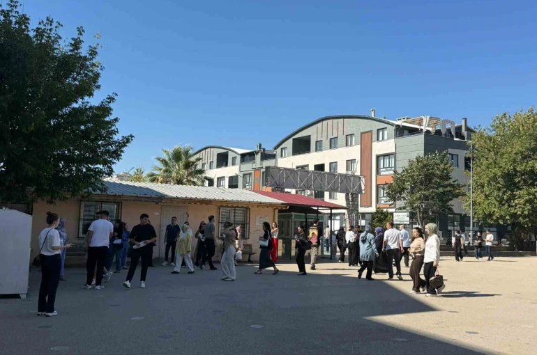 Gemlik ve Orhangazi adliyelerine alınacak 11 zabıt kâtibi için uygulama sınavı yapıldı 