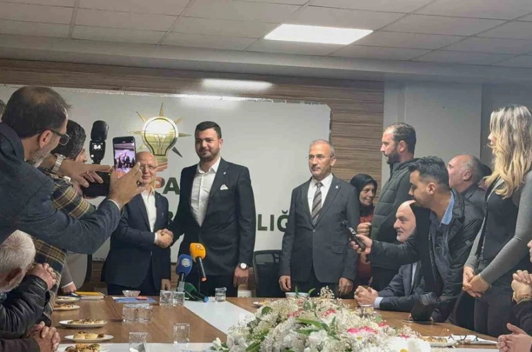 Gemlik’te AK Parti’ye 800 yeni üye katıldı 