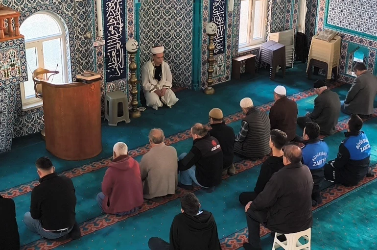 Genç hafızlar Ramazan’da camilerde mukabele okuyor