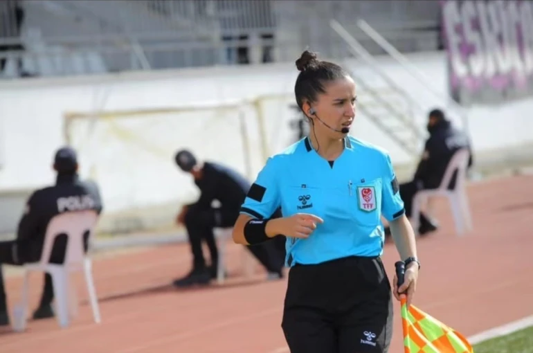 Genç hakem Hümeyra Seven İstanbul yolunda