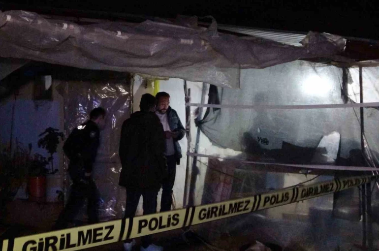 Genç kadın evde silahla göğsünden vurulmuş halde ölü bulundu