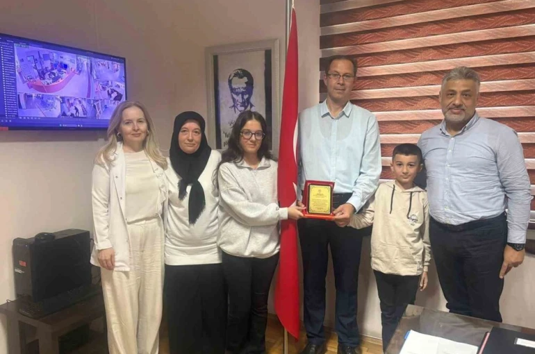 Genç kız sağlığına kavuştu, annesi hastaneye bağış yaptı 