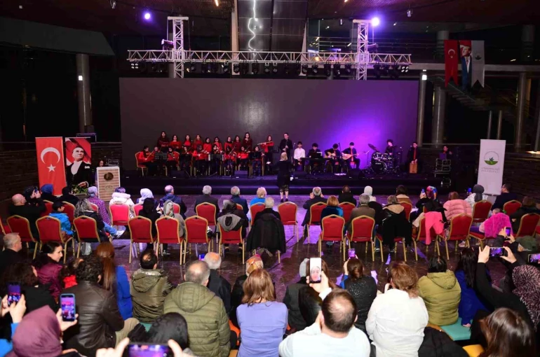 Genç müzisyenler, Bursalılara müzik ziyafeti sundu 