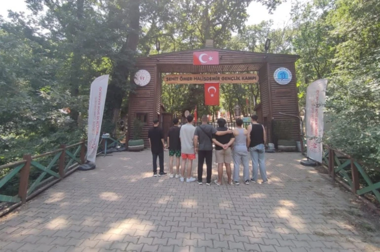Gençler gençlik kampında bir araya geldi 
