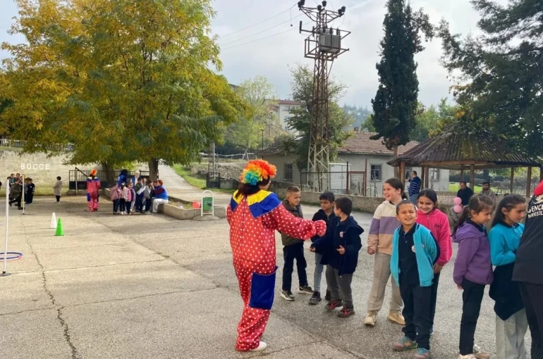 Gençler köy okullarına sevgi, enerji ve üretkenlik taşıdı 