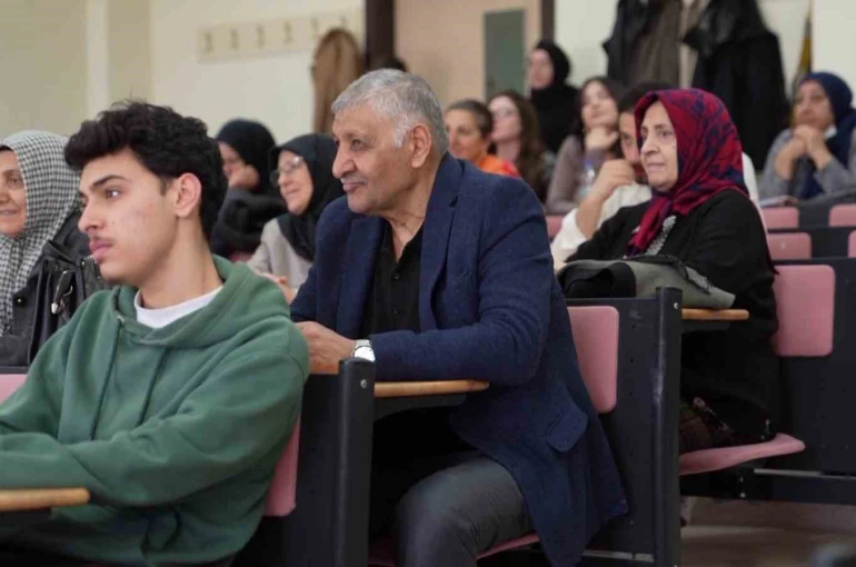 Gençler sordu, "Tecrübe" yanıtladı: ETÜ’de kuşaklar arası gönül köprüsü 