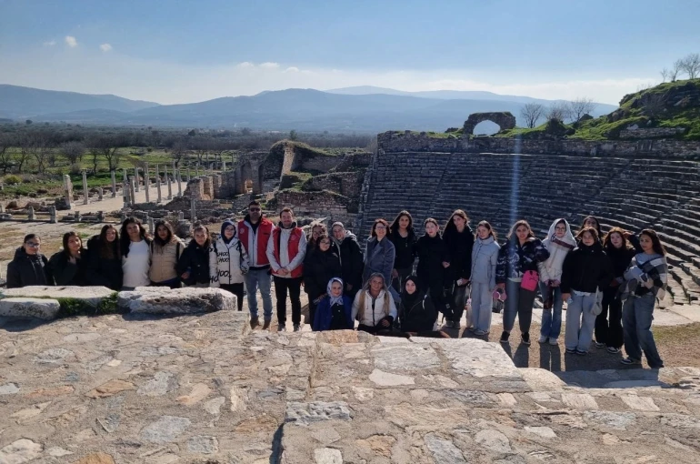 Gençler, tarih dolu bir gün geçirdi 