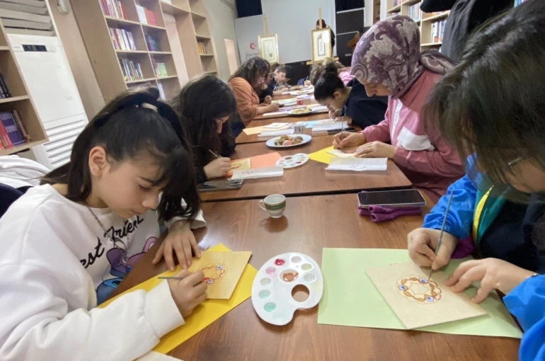 Gençler tezhip sanatını uygulamalı öğrendi 