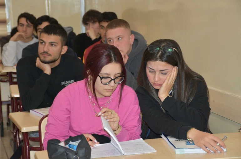 Gençler üniversite hayallerine ücretsiz kavuşuyor 