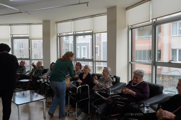 Gençlerden anlamlı ziyaret 