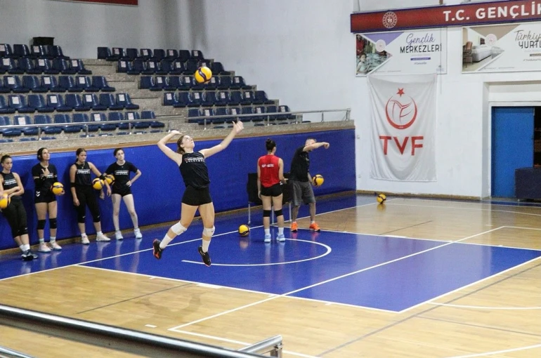 Gençlere örnek özverili sporcular 