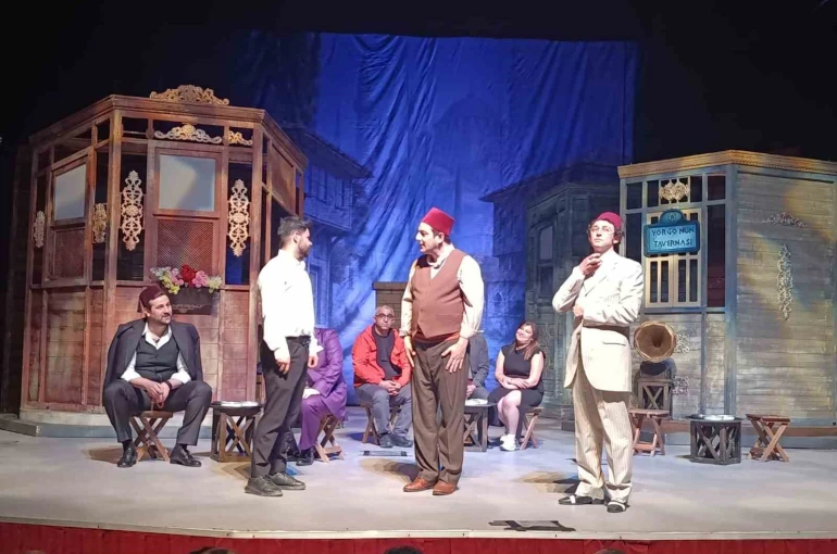 Gençlerin daveti karşılık buldu: Erzurum DT "Yalancının Mumu"nu üniversiteli gençlerle buluşturdu 