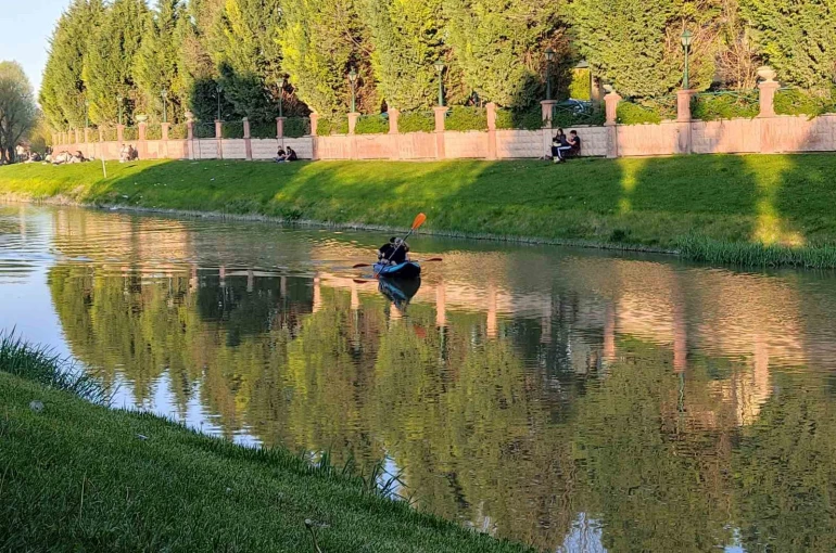 Gençlerin Kanlıkavak’ta kano keyfi 