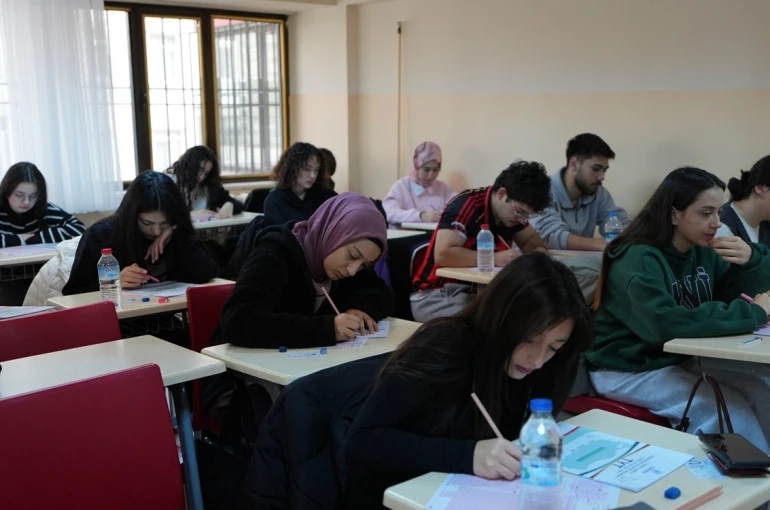Gençlerin üniversite yolculuğunda Denizli Büyükşehir desteği