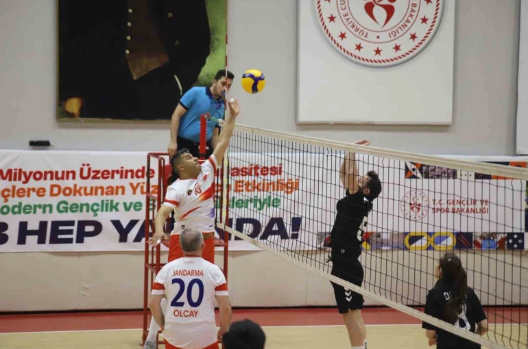 Gençlik Haftası kapsamında kurumlar arası voleybol turnuvası başladı