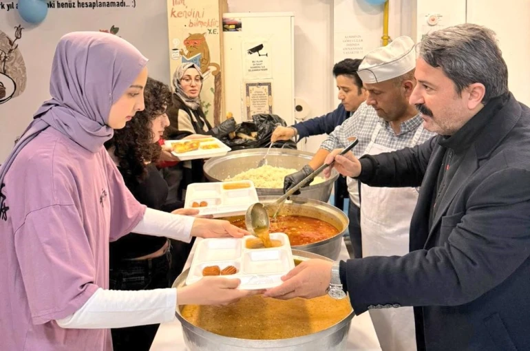 Gençlik merkezlerinde iftar programı düzenlendi 