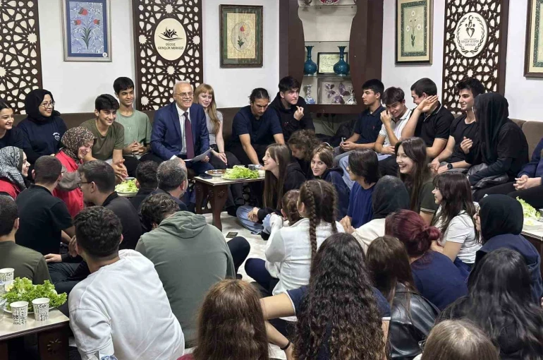 Gençlik temsilcileriyle bir araya geldi 