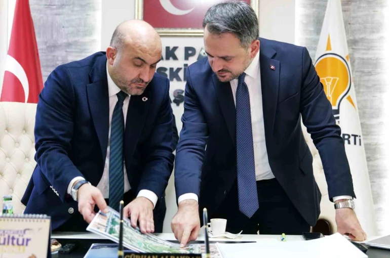 Gençlik ve Spor Bakan Yardımcısı Eminoğlu, AK Parti Eskişehir Teşkilatı ile istişarede bulundu