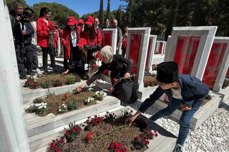 Gençlik ve Spor Bakan Yardımcısı Gürsoy: "Biz o ruhu diri tuttuğumuz sürece ne bayrak iner ne bu millet geri adım atar" 