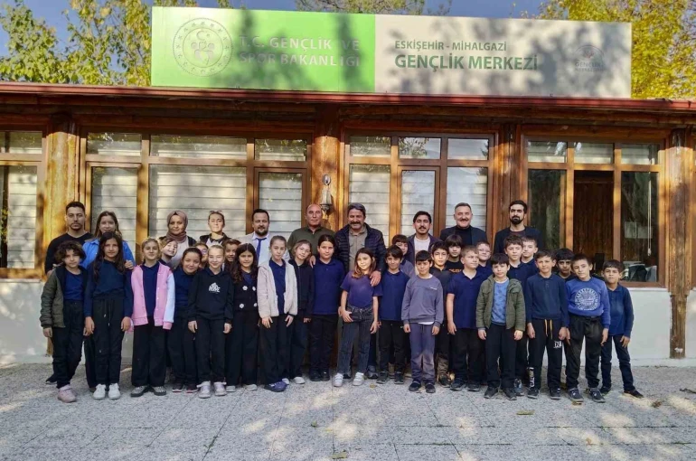 Gençlik ve Spor İl Müdürü Kalın, gençlerle bir araya geldi