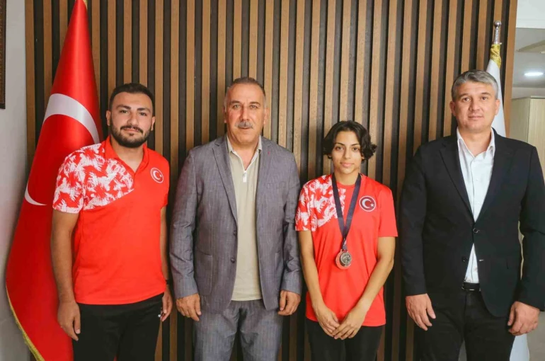 Gençlik ve Spor İl Müdürü Yığmatepe başarılı sporcuyu ağırladı