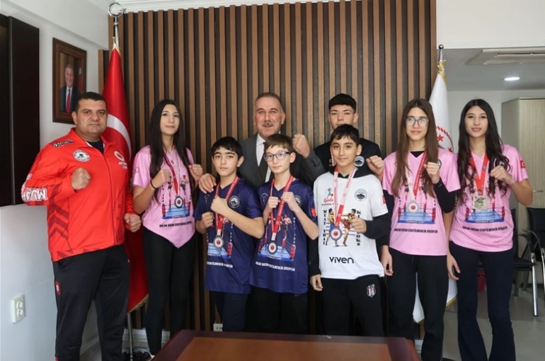 Gençlik ve Spor İl Müdürü Yığmatepe Muay Thai’de başarılı olan sporcuları ağırladı 