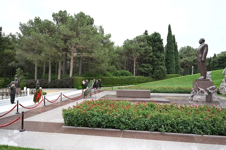 Genelkurmay Başkanı Bayraktaroğlu, Azerbaycan Savunma Bakanı Hasanov ile görüştü 