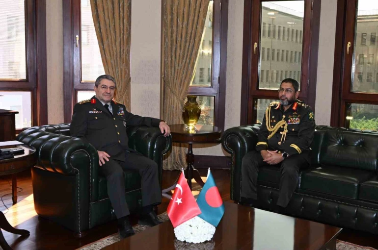 Genelkurmay Başkanı Orgeneral Bayraktaroğlu, Bangladeş Kara Kuvvetleri Komutanı ile görüştü 