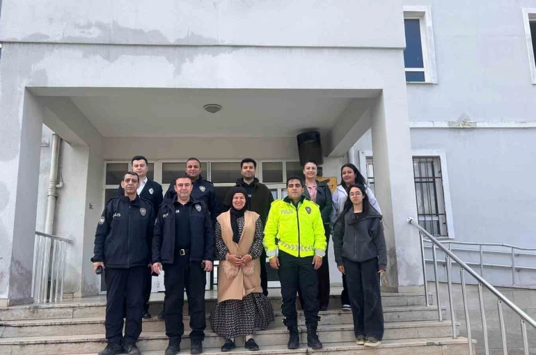 Gerçeğini aratmayan kavgayla yapılan sürpriz polisleri tebessüm ettirdi 