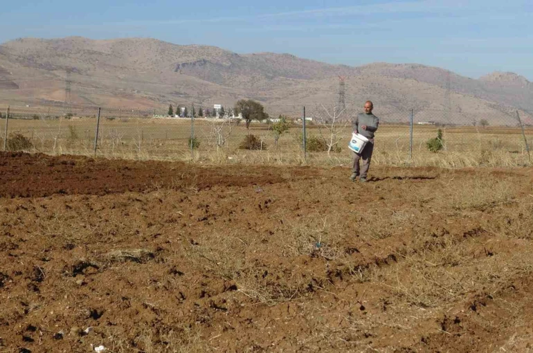 Gercüş’te çiftçiler tohumlarını toprakla buluşturuyor