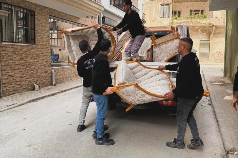 Germencik Belediyesi’nin ihtiyaç sahiplerine eşya desteği sürüyor 