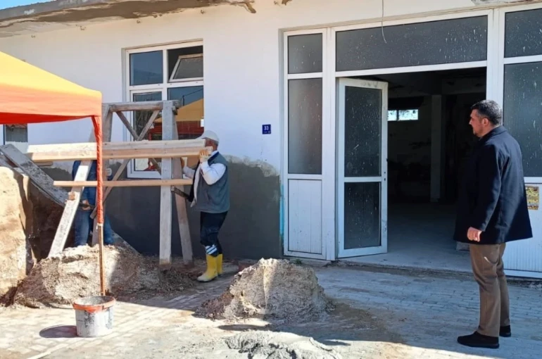 Germencik’te düğün salonları ve okul önünde bakım çalışması sürüyor