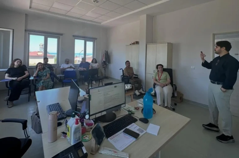 Gerze’de sağlık personeline hizmet içi eğitim