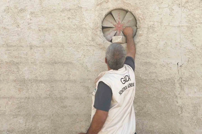 Gıda denetimine giden ekipler havalandırma deliğinden seslendi