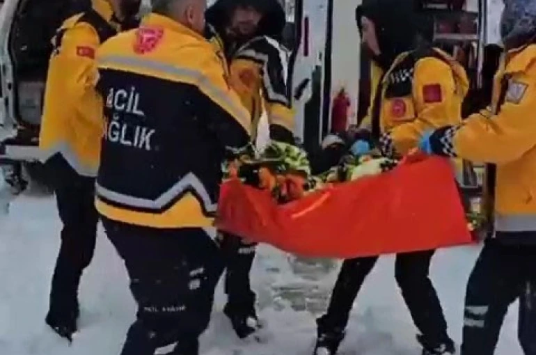 Giresun’da 79 yaşındaki hastanın imdadına arazi tipi ambulans yetişti 