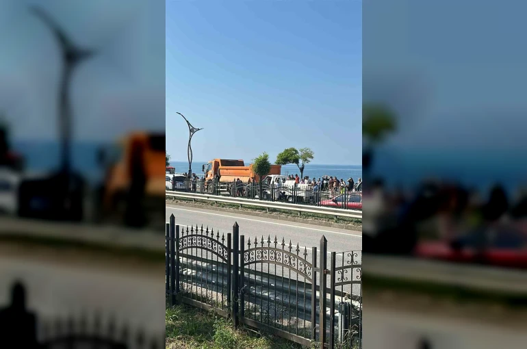 Giresun’da kamyonet kamyona arkadan çarptı: 4 yaralı