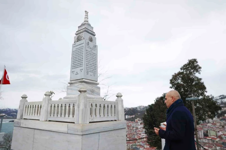 Giresun’un yeni valisi Mustafa Koç ilk ziyaretini Topal Osman Ağa’nın mezarına yaptı 