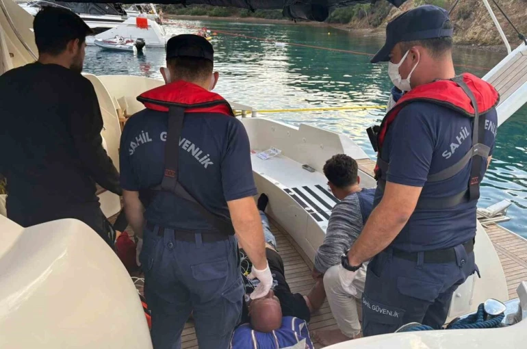 Göcek’te özel teknede rahatsızlanan vatandaş için tıbbi tahliye
