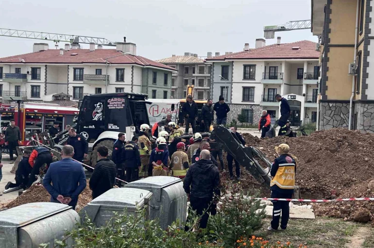 Göçük altında kalan işçi için ekipler seferber oldu 