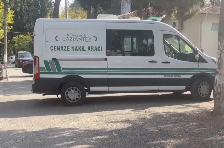 Göçük altında kalarak ağır yaralanan işçi hayatını kaybetti 